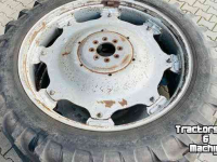 Wheels, Tyres, Rims & Dual spacers  Wielen met banden 12.4x46 op velg CNH set