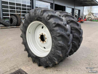 Wheels, Tyres, Rims & Dual spacers Pirelli 520/70 R38 banden op velg