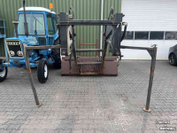 Front-end loader  Robuuste voorlader met bak en balenprikker, MF