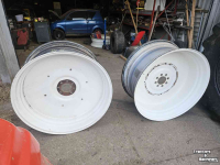 Wheels, Tyres, Rims & Dual spacers  Velg 20x42 New Holland Ford