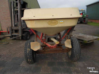 Fertilizer spreader Vicon pendelstrooier