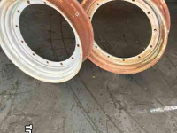 Wheels, Tyres, Rims & Dual spacers Case-IH Set Velgringen  DW10x34 ring eenkant 29cm anderekant 10cm