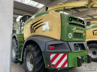 Forage-harvester Krone BigX 580 + EF300 pickup en EC 600-2 8R maisbek