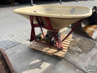 Fertilizer spreader Vicon Pendelstrooier