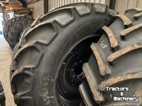 Wheels, Tyres, Rims & Dual spacers Mitas 650/65R42 Mitas SST Zwarte Achterwielen set Valtra
