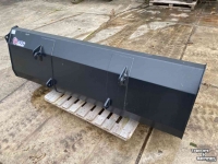 Front-end loader bucket / Front loader bucket Qmac voorladerbak grondbak 2.20