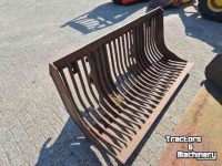 Other earthmoving and heavy equipment and accessories  Puinbak